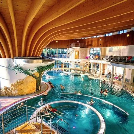 Quatro Ii 250m Od Kupaliska Penzion 3*