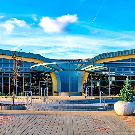 Quatro Ii 250m Od Kupaliska Gasthof 3*