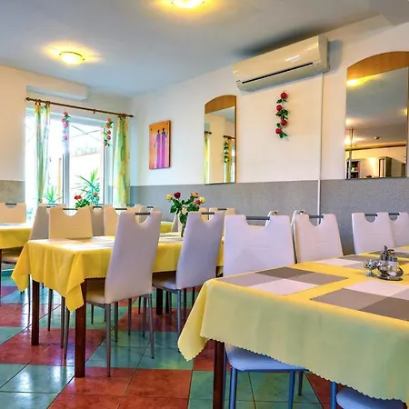 Quatro Ii 250m Od Kupaliska