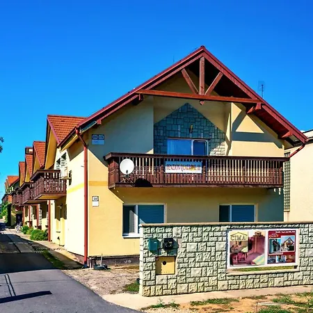 Quatro Ii 250m Od Kupaliska Gasthof Podhájska