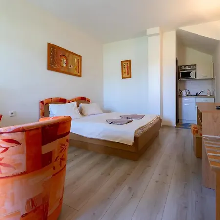Quatro Ii 250m Od Kupaliska Podhájska