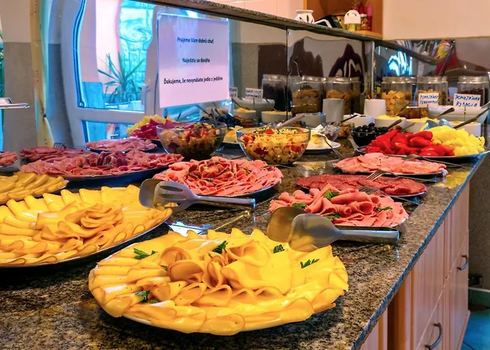 Quatro Ii 250m Od Kupaliska Gasthof Podhájska